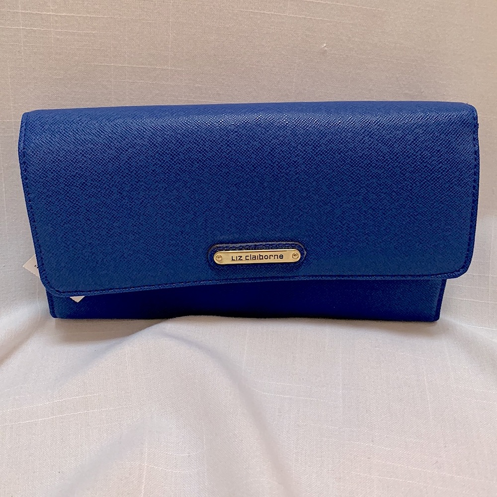 Super handy travel clutch/wallet!